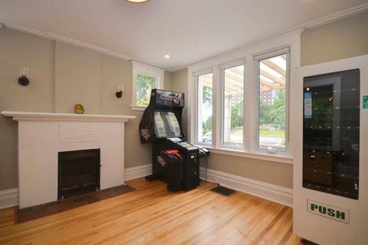 Villa Richmond Estate-arcade Room-close To Dtown Ottawa